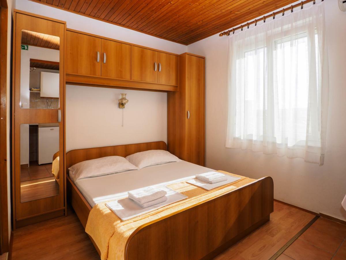 Cozy Studio With Private Terrace Barac Crikvenica Exterior foto